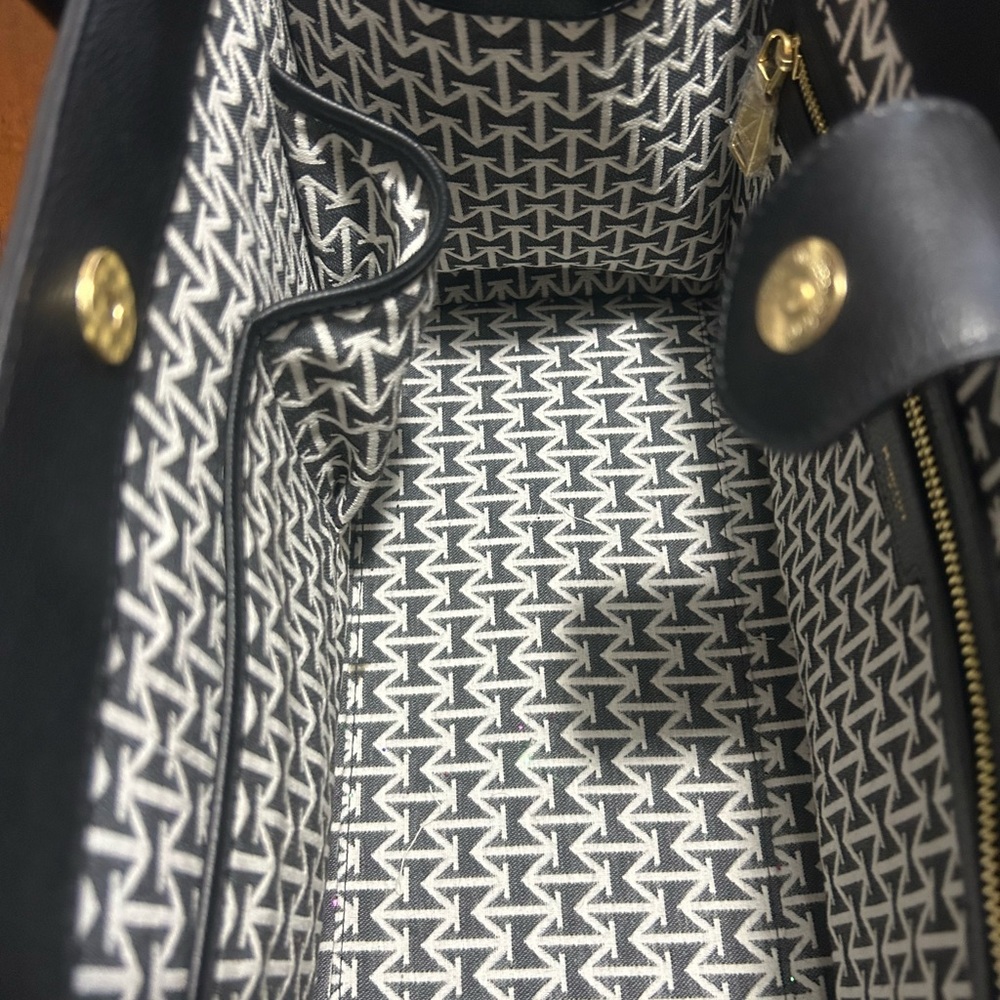 Moncrief London Black Tote Bag - Picture 2 of 11